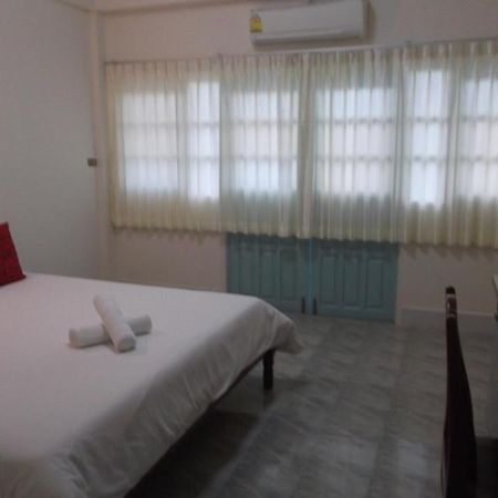 Albatross Guesthouse @ Thungwualaen Beach Pathiu Luaran gambar