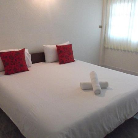 Albatross Guesthouse @ Thungwualaen Beach Pathiu Luaran gambar