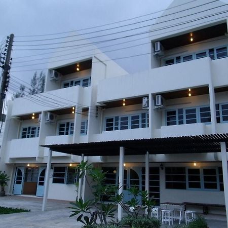 Albatross Guesthouse @ Thungwualaen Beach Pathiu Luaran gambar