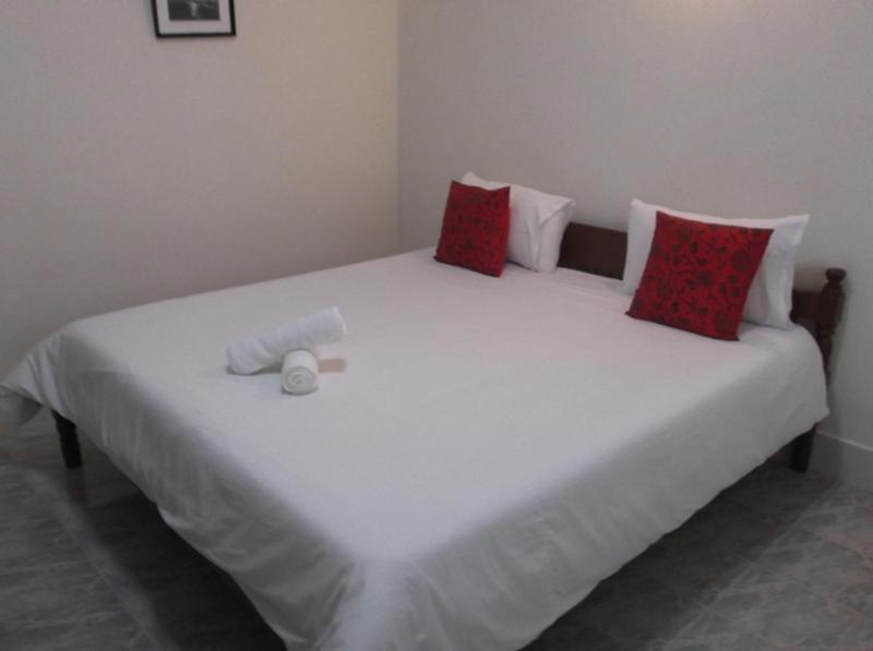 Albatross Guesthouse @ Thungwualaen Beach Pathiu Luaran gambar