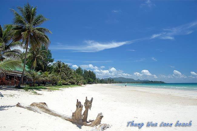 Albatross Guesthouse @ Thungwualaen Beach Pathiu Luaran gambar