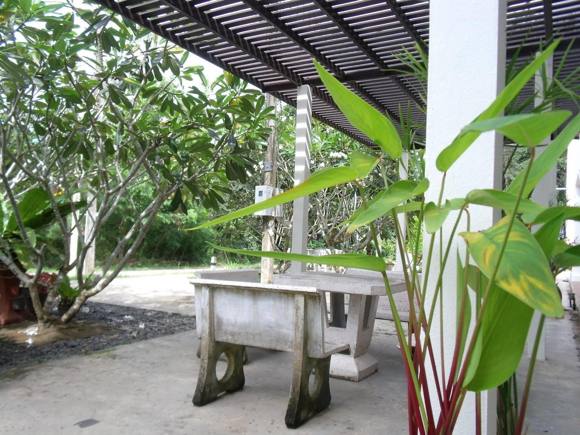 Albatross Guesthouse @ Thungwualaen Beach Pathiu Luaran gambar
